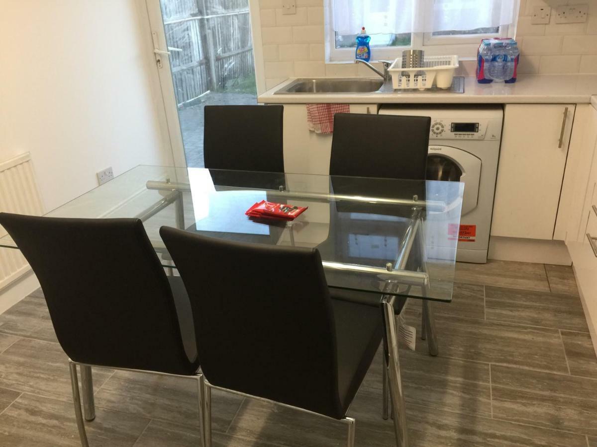 Abbey Wood Station Five Bedroom Self Contained House מראה חיצוני תמונה