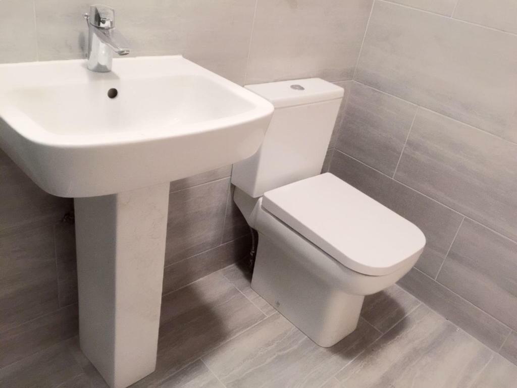 Abbey Wood Station Five Bedroom Self Contained House מראה חיצוני תמונה