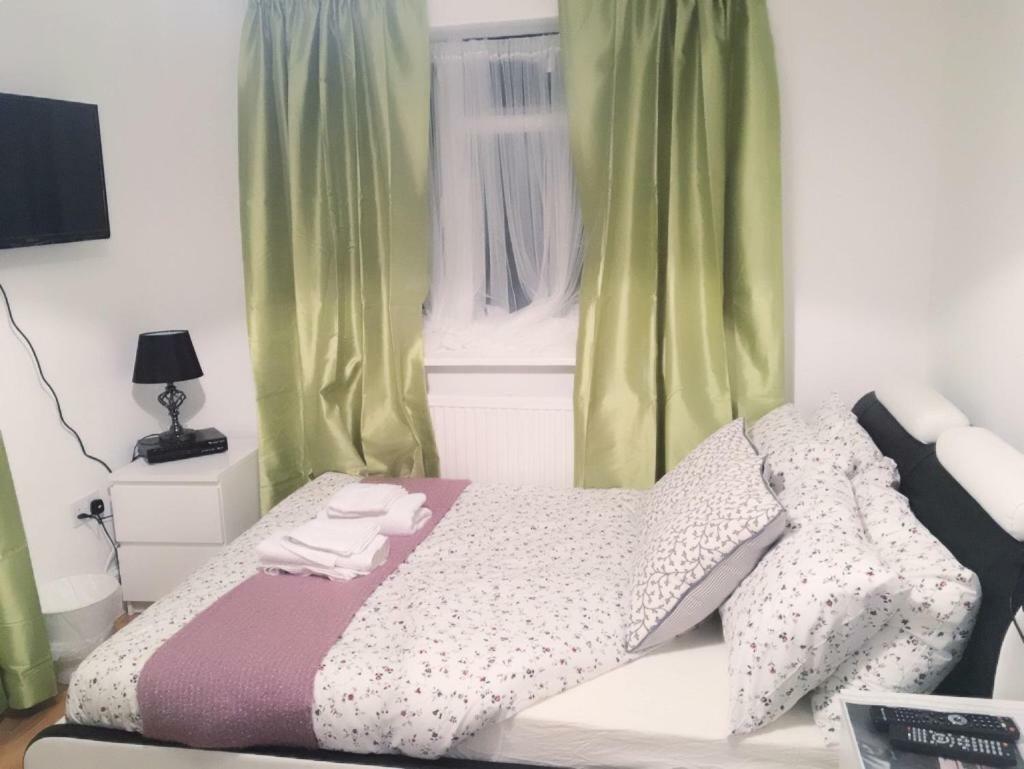 Abbey Wood Station Five Bedroom Self Contained House מראה חיצוני תמונה