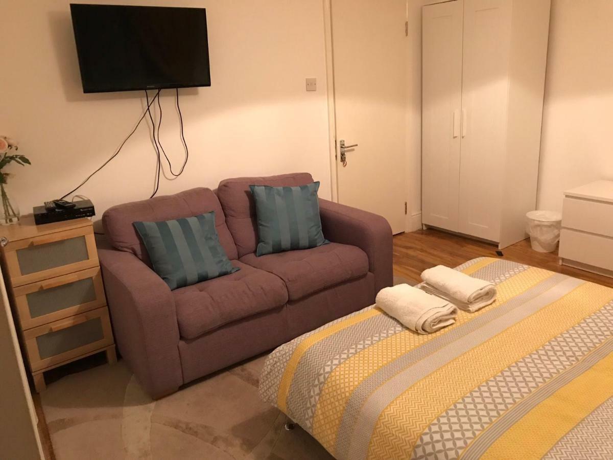 Abbey Wood Station Five Bedroom Self Contained House מראה חיצוני תמונה